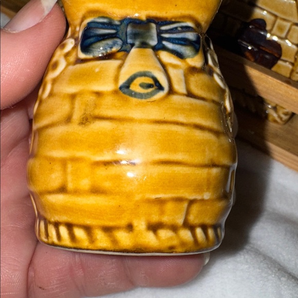 Adorable Vintage Cow Salt & Pepper Shaker Set with Napkin Holder - Picture 11 of 16